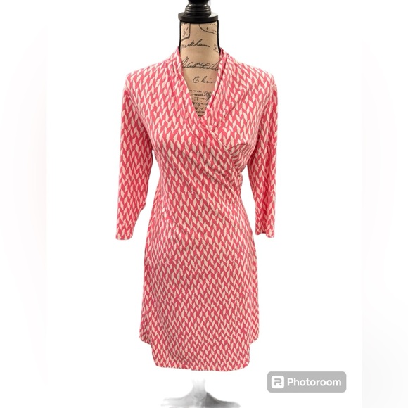 J. McLaughlin Dresses & Skirts - J. McLaughlin Surplice Wrap Dress Womens Large Pink White Midi Length Stretch